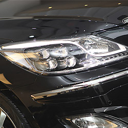 ĐÈN PHA LED NGUYÊN BỘ CẢ VỎ CRÔM GENESIS SEDAN PRADA 